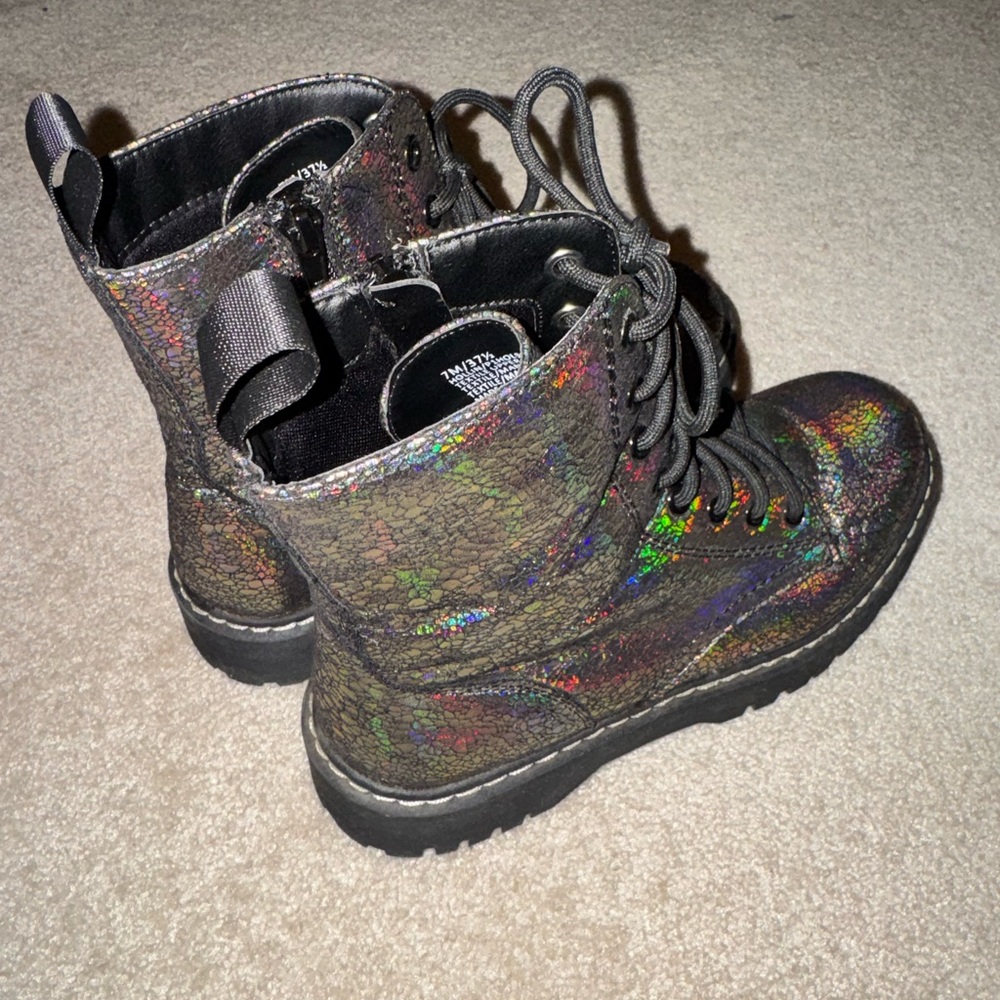 ✨🩶🌈Holographic Silver Combat Boots🪐💫✨ - Picture 7 of 13